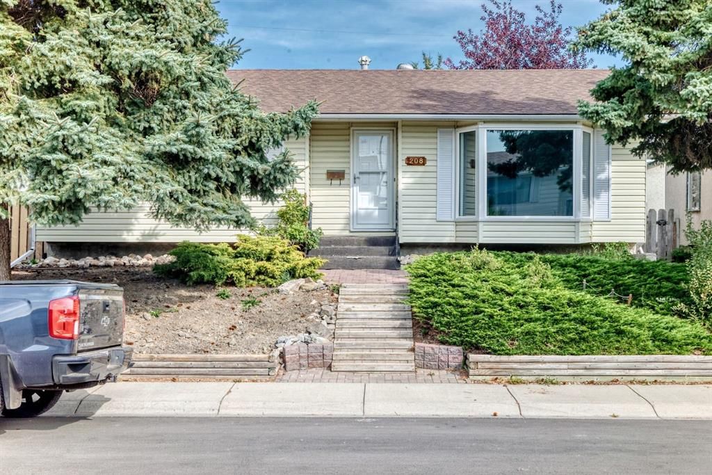 208 Penbrooke Way SE, Calgary — main listing photo