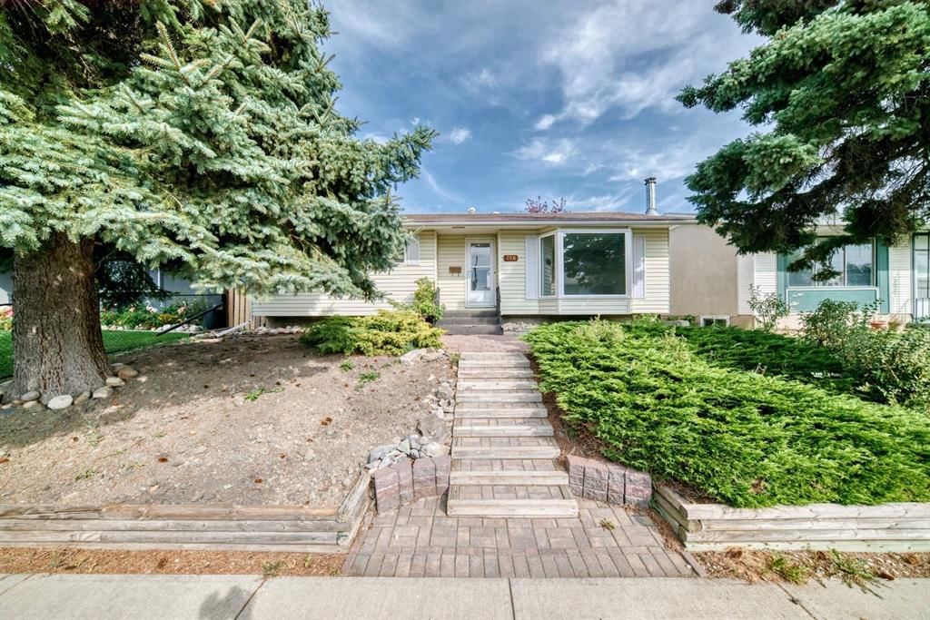 208 Penbrooke Way SE, Calgary — photo 2 of 39