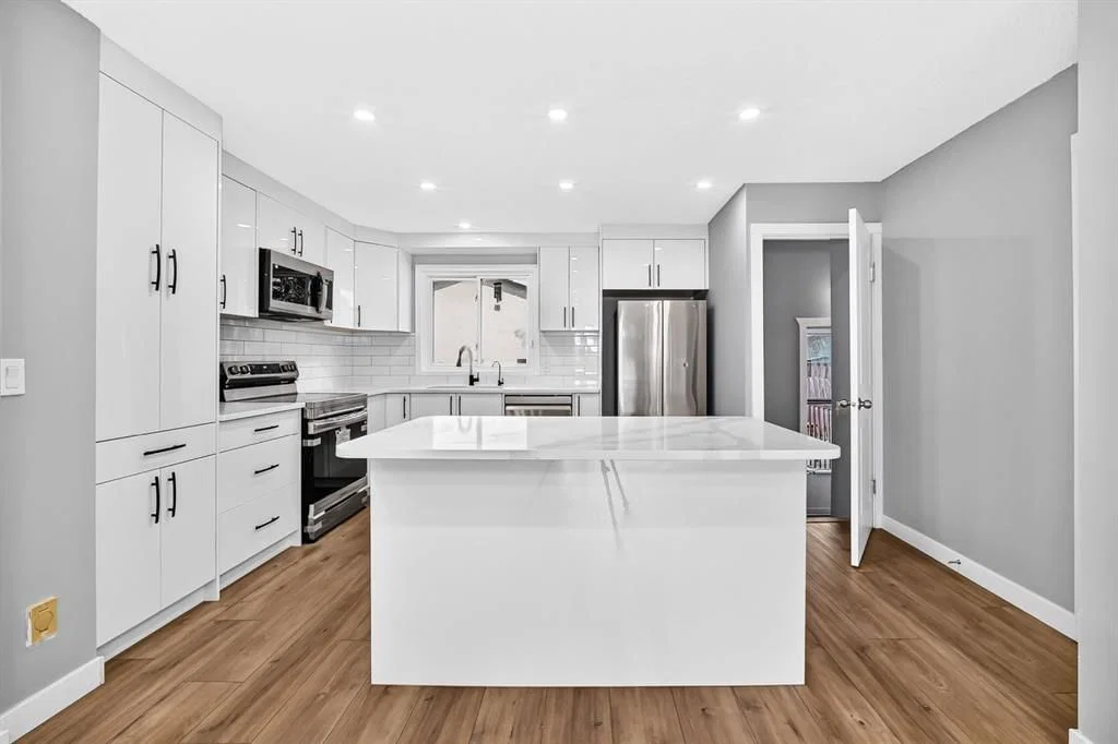 208 Penbrooke Way SE, Calgary — photo 3 of 39
