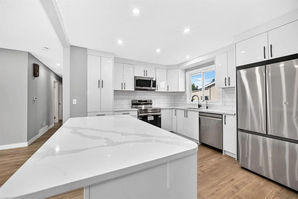 208 Penbrooke Way SE, Calgary — photo 5 of 39