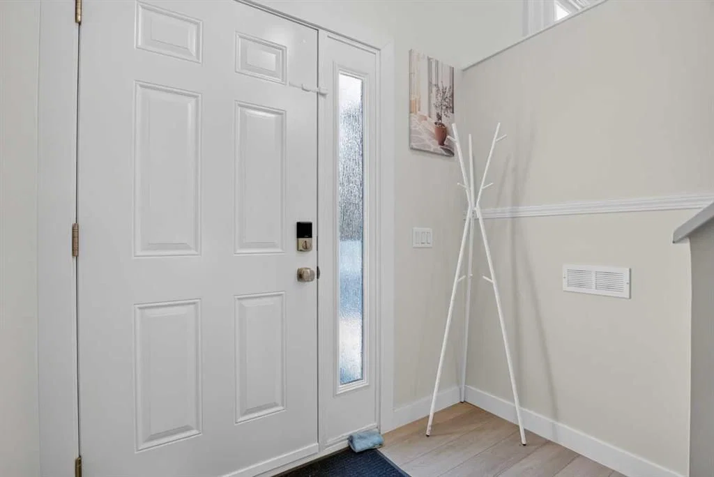 8335 Centre Street NW, Calgary — photo 5 of 49