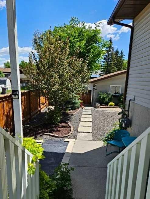 1004 13 Street SE, High River — photo 4 of 36