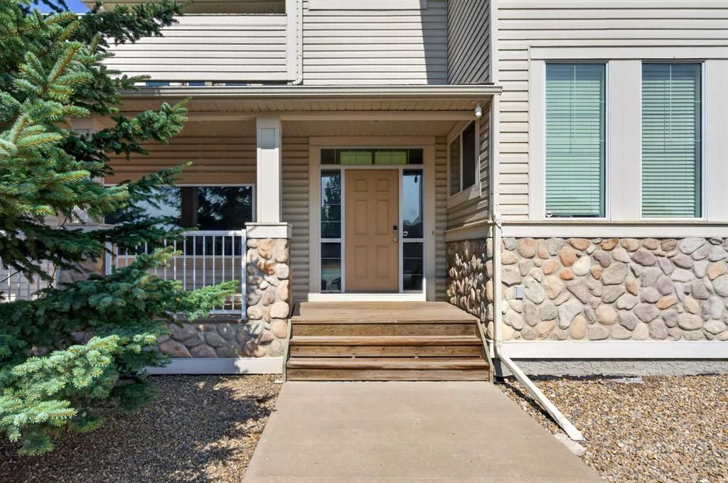 4 Sunset Square, Cochrane — photo 3 of 42
