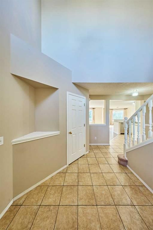 22 Citadel Crest Link NW, Calgary — photo 3 of 45