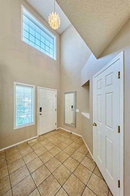 22 Citadel Crest Link NW, Calgary — photo 4 of 45