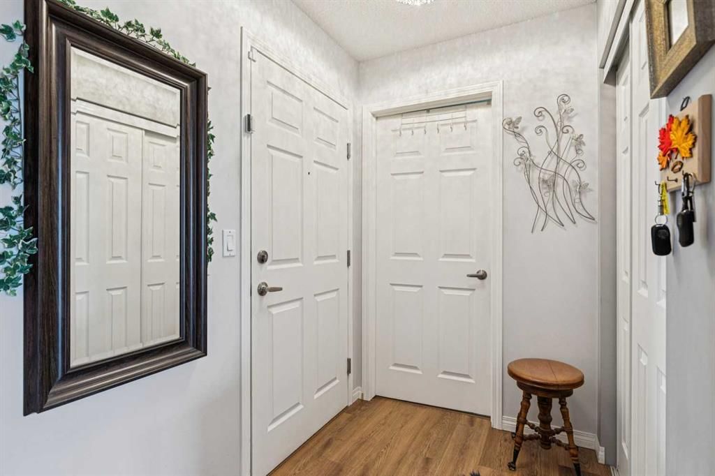 106, 2022 Canyon Meadows Drive SE, Calgary — photo 5 of 35
