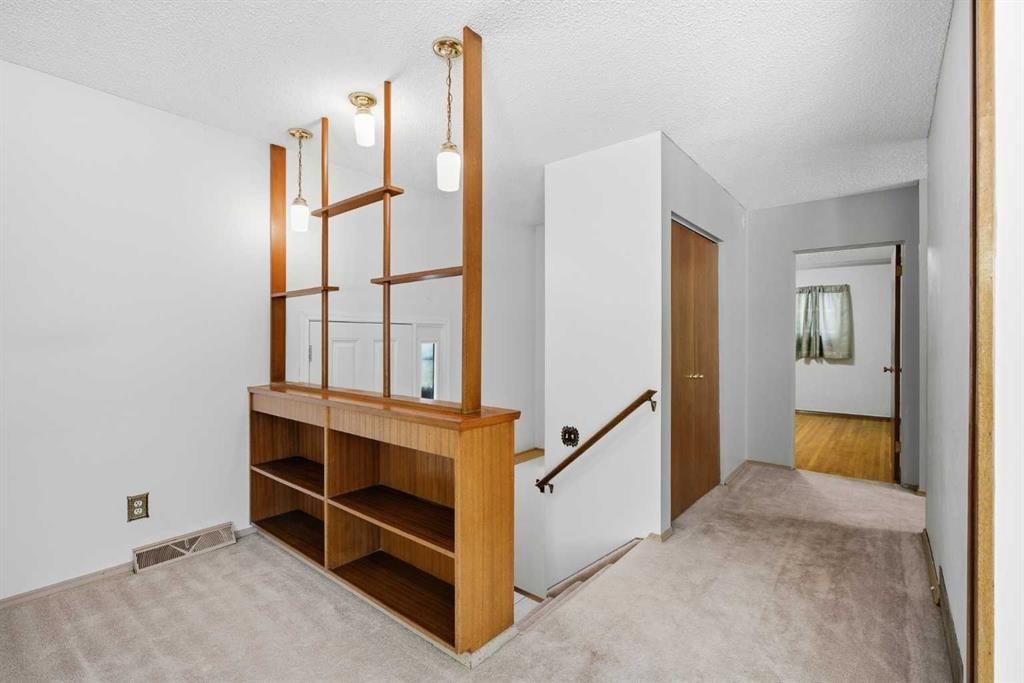 3404 Bulyea Crescent NW, Calgary — photo 4 of 38