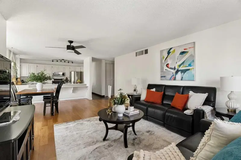 840, 540 14 Avenue SW, Calgary — photo 3 of 45