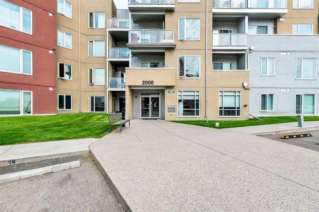2217, 604 East Lake Boulevard NE, Airdrie — condo for sale