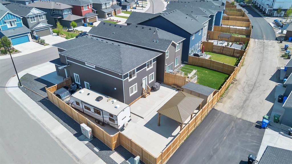 240 Creekstone Path SW, Calgary — photo 4 of 39