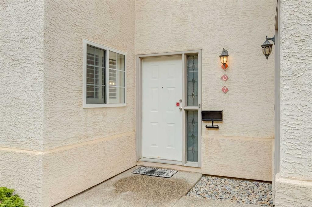 107 Patterson View SW, Calgary — photo 3 of 35