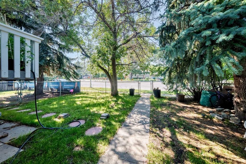 7726 & 7728 34 Avenue NW, Calgary — photo 2 of 48