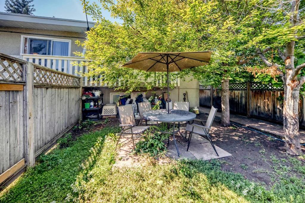 7726 & 7728 34 Avenue NW, Calgary — photo 4 of 48