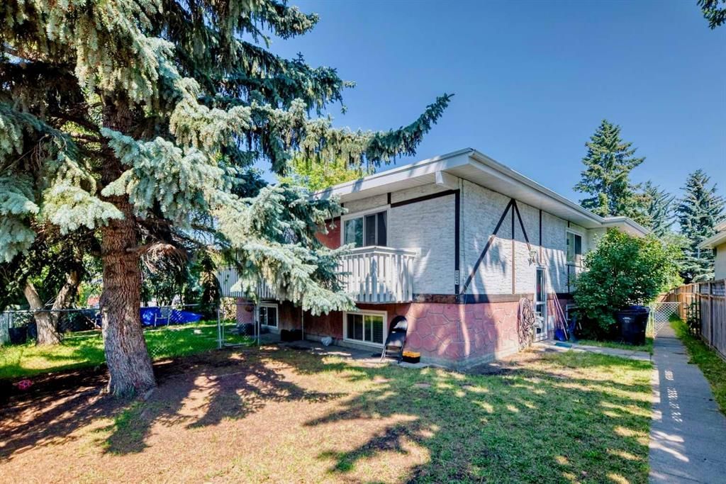 7726 & 7728 34 Avenue NW, Calgary — photo 5 of 48