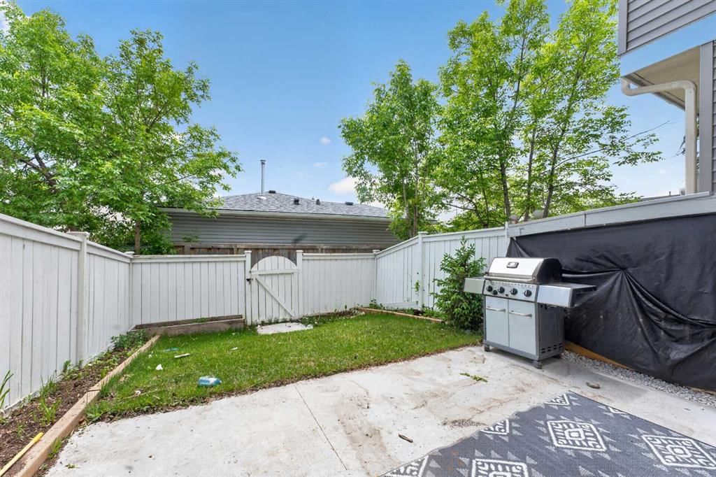 10 Falconer Terrace NE, Calgary — photo 4 of 35