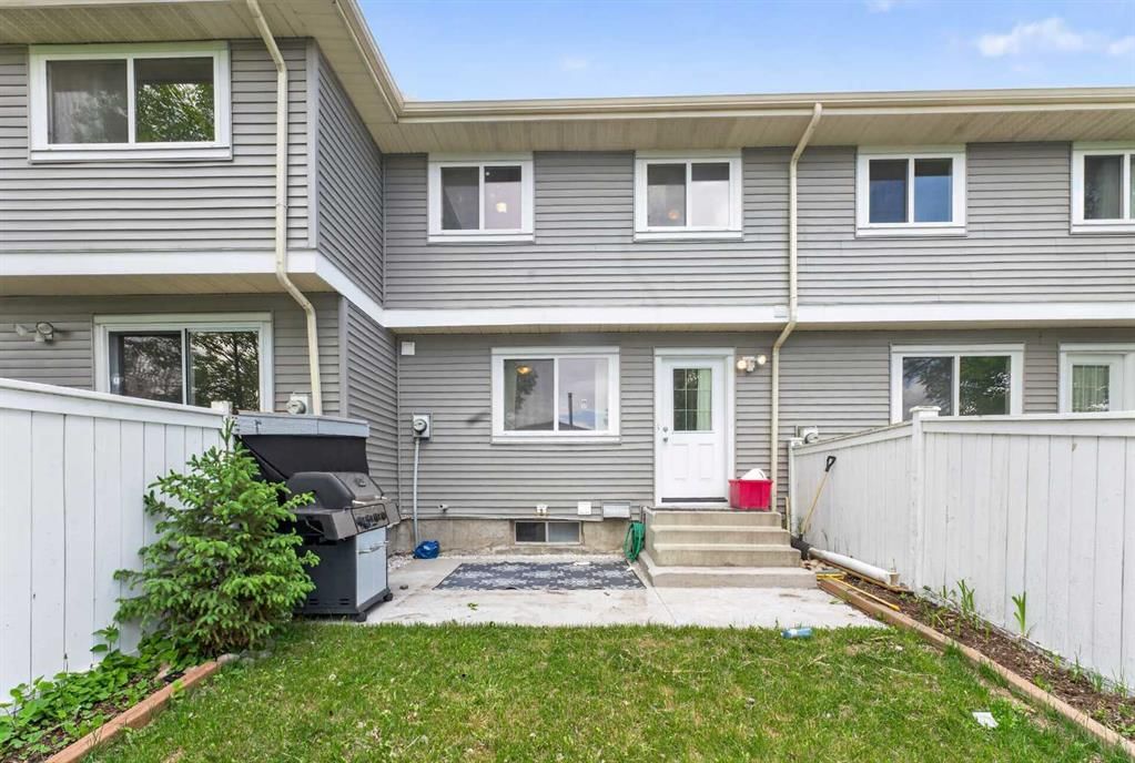 10 Falconer Terrace NE, Calgary — photo 5 of 35
