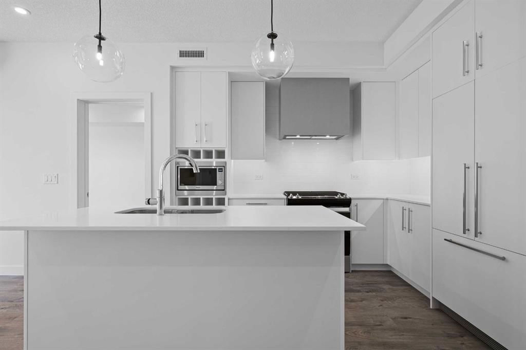 315, 8370 Broadcast Avenue SW, Calgary — photo 4 of 30