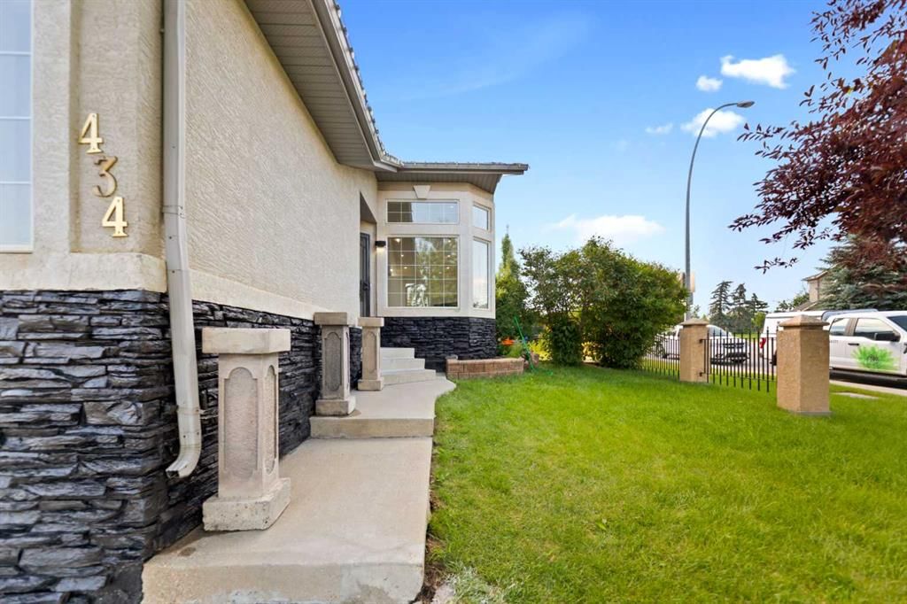 434 Harvest Grove Place NE, Calgary — photo 3 of 31