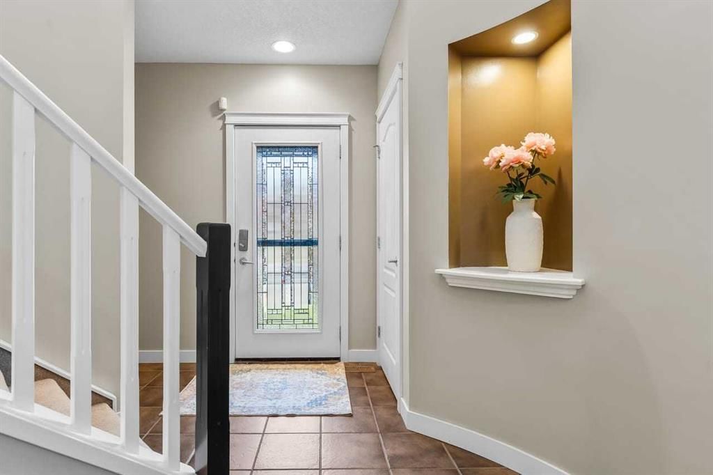 125 Cougarstone Manor SW, Calgary — photo 3 of 50