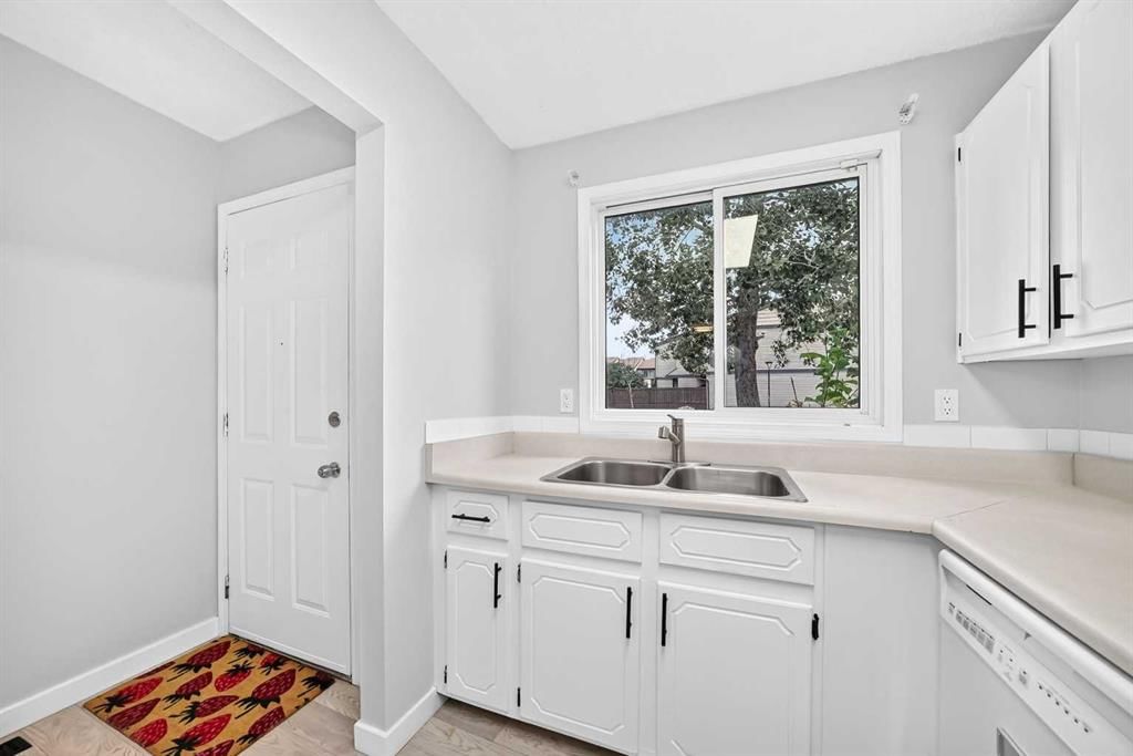 11, 3029 Rundleson Road NE, Calgary — photo 2 of 20