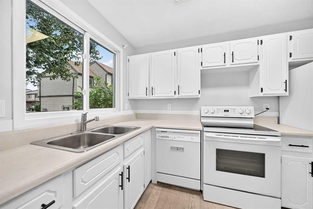11, 3029 Rundleson Road NE, Calgary — photo 3 of 20