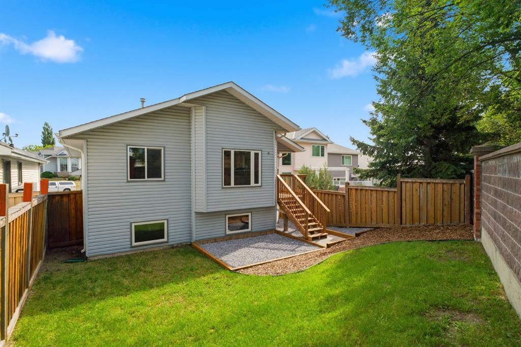 319 Citadel Hills Place NW, Calgary — photo 5 of 36
