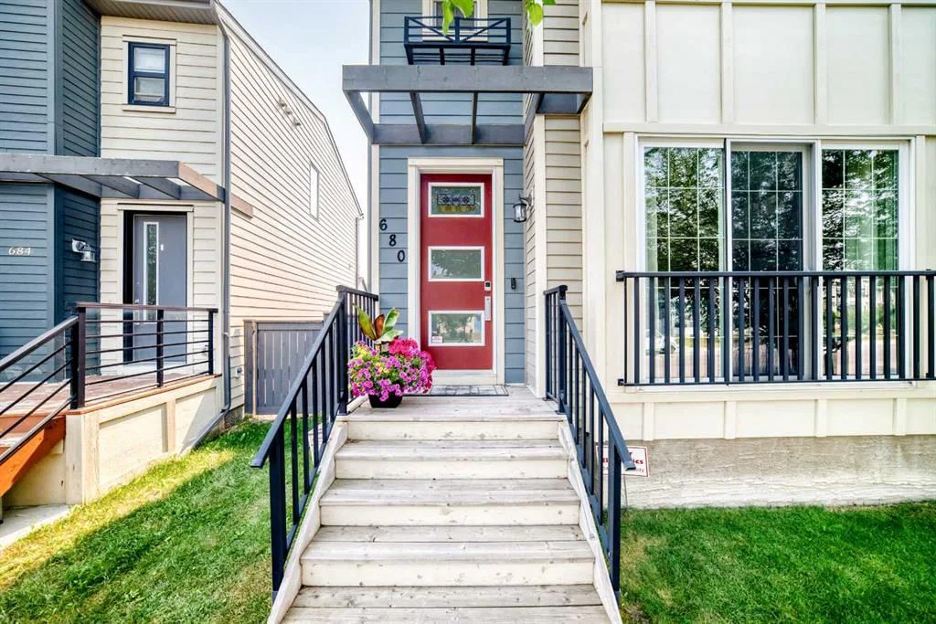 680 Walden Drive SE, Calgary — photo 2 of 44