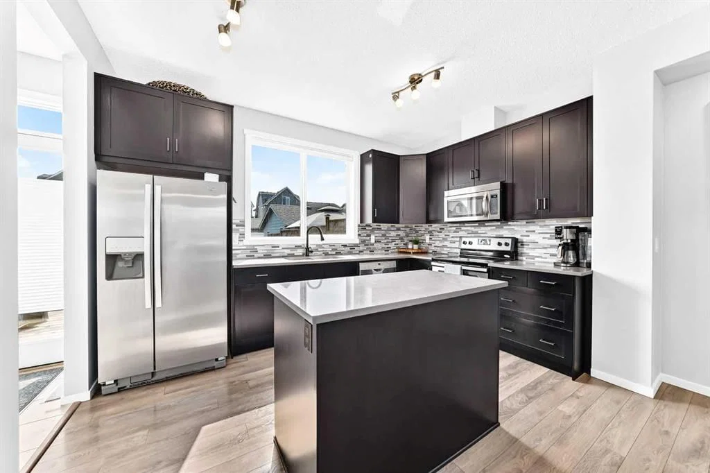 680 Walden Drive SE, Calgary — photo 4 of 44