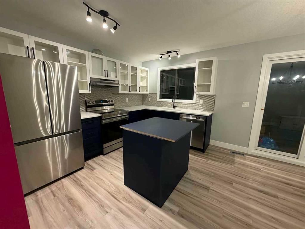 68 Falconridge Close NE, Calgary — photo 2 of 23