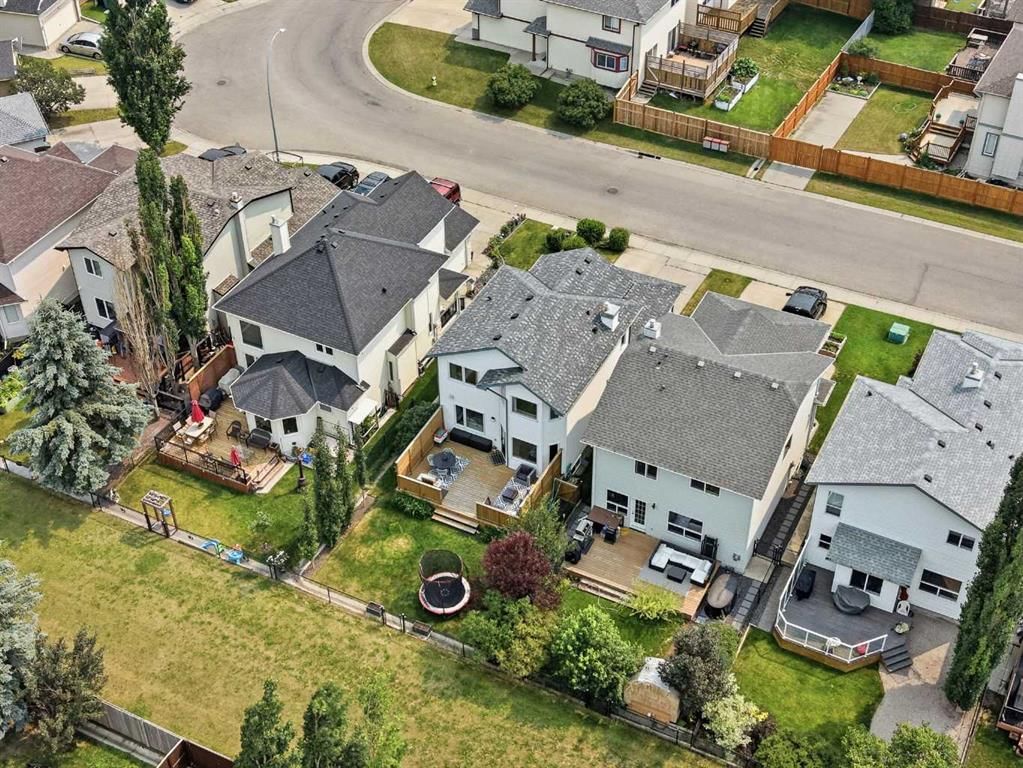 321 Douglas Ridge Circle SE, Calgary — photo 2 of 46