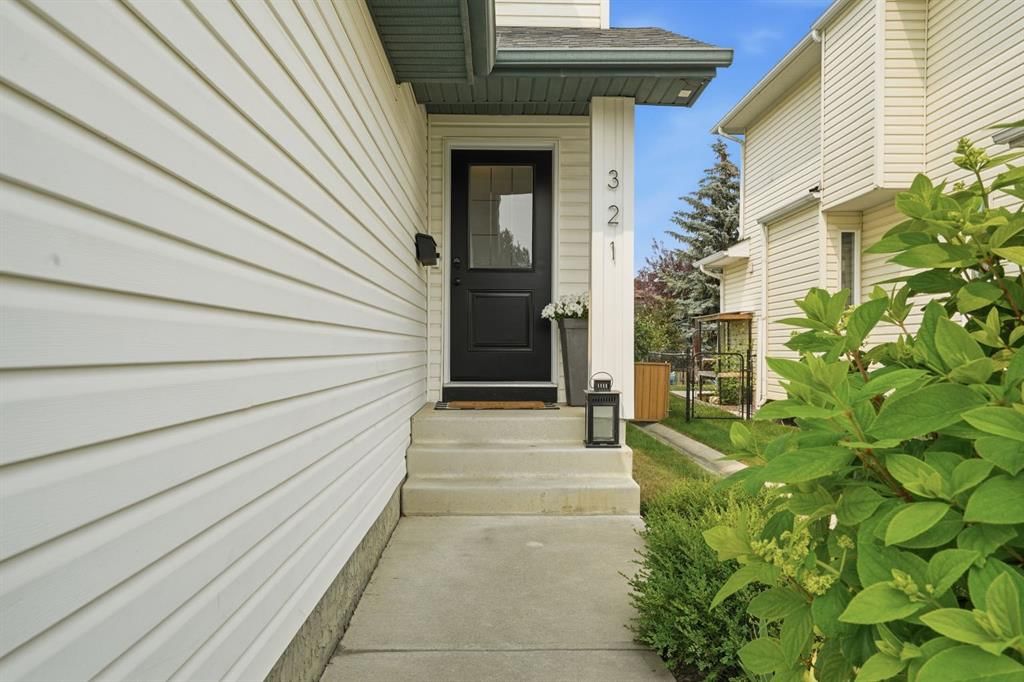 321 Douglas Ridge Circle SE, Calgary — photo 3 of 46