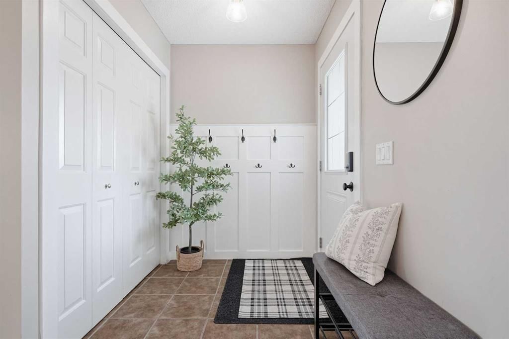 321 Douglas Ridge Circle SE, Calgary — photo 4 of 46