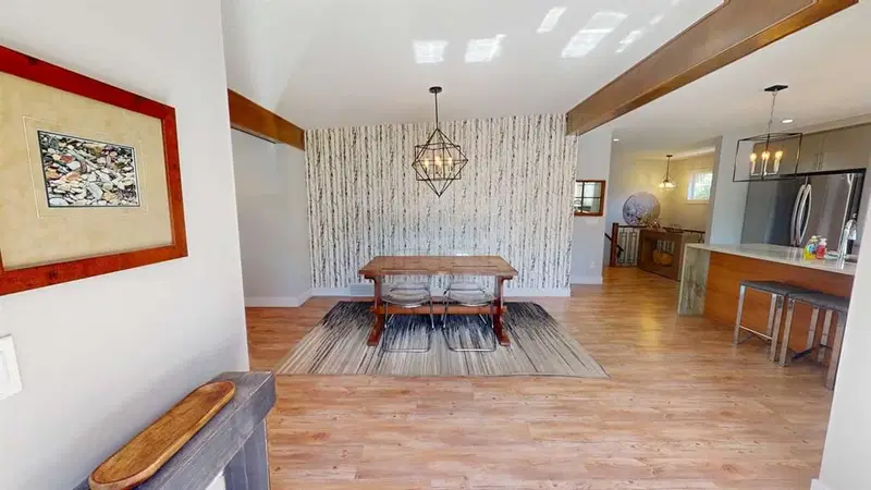 6236 Longmoor Way SW, Calgary — photo 4 of 36