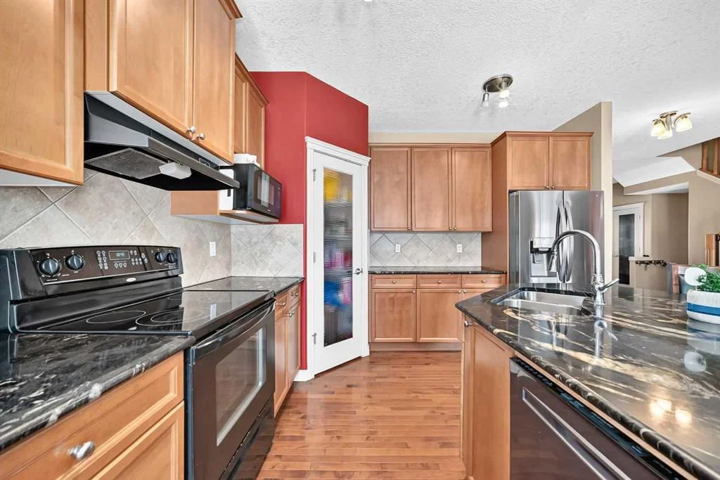 246 Crystal Green Point, Okotoks — photo 5 of 36