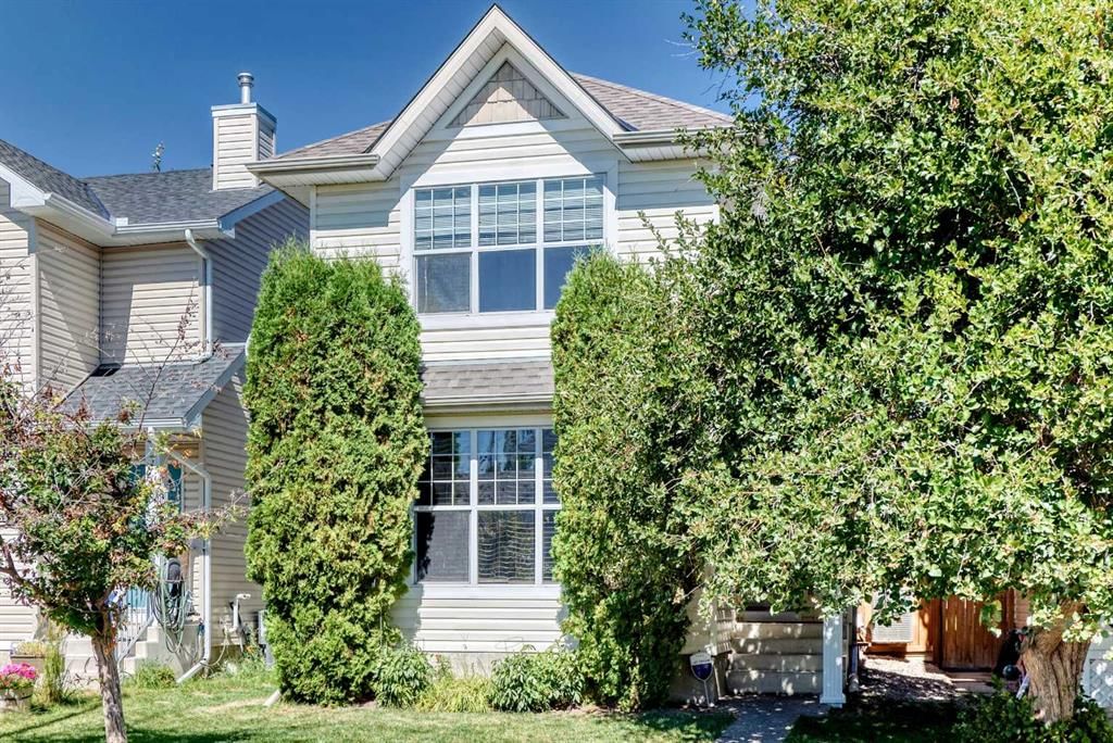 22 Cramond Crescent SE, Calgary — main listing photo
