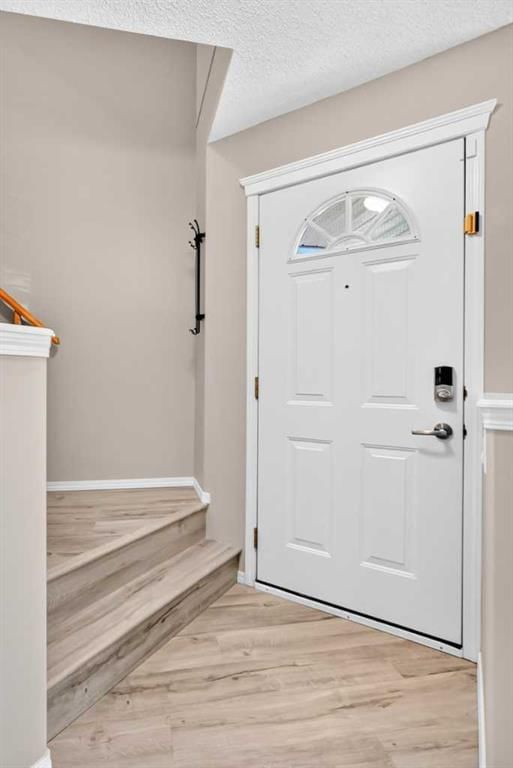 22 Cramond Crescent SE, Calgary — photo 3 of 49
