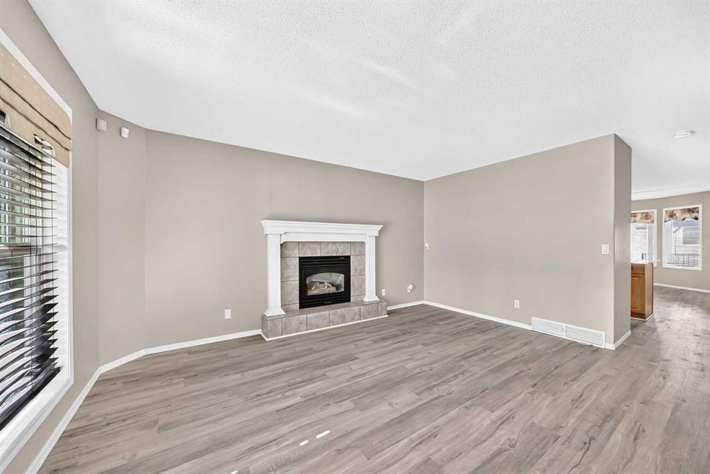 22 Cramond Crescent SE, Calgary — photo 5 of 49