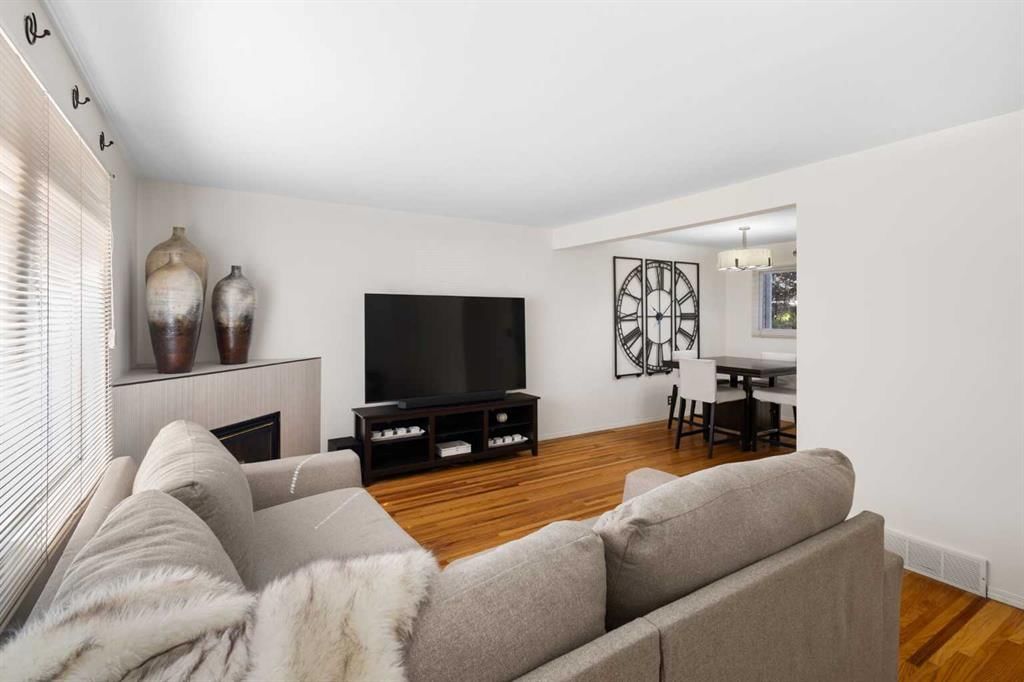 554 Killarney Glen Court SW, Calgary — photo 5 of 35