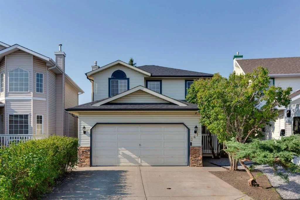 341 Coral Keys Villas NE, Calgary — main listing photo