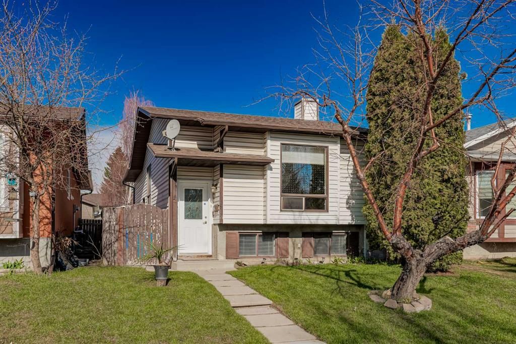 13 Taraglen Road NE, Calgary — photo 2 of 46