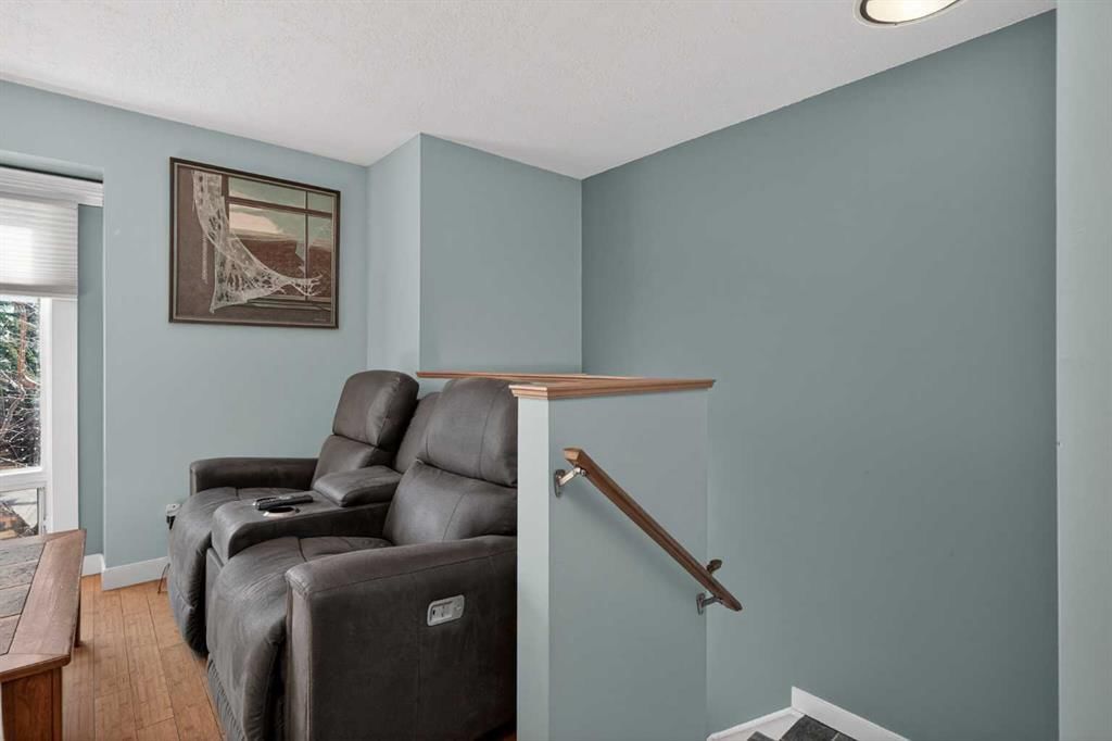 13 Taraglen Road NE, Calgary — photo 4 of 46