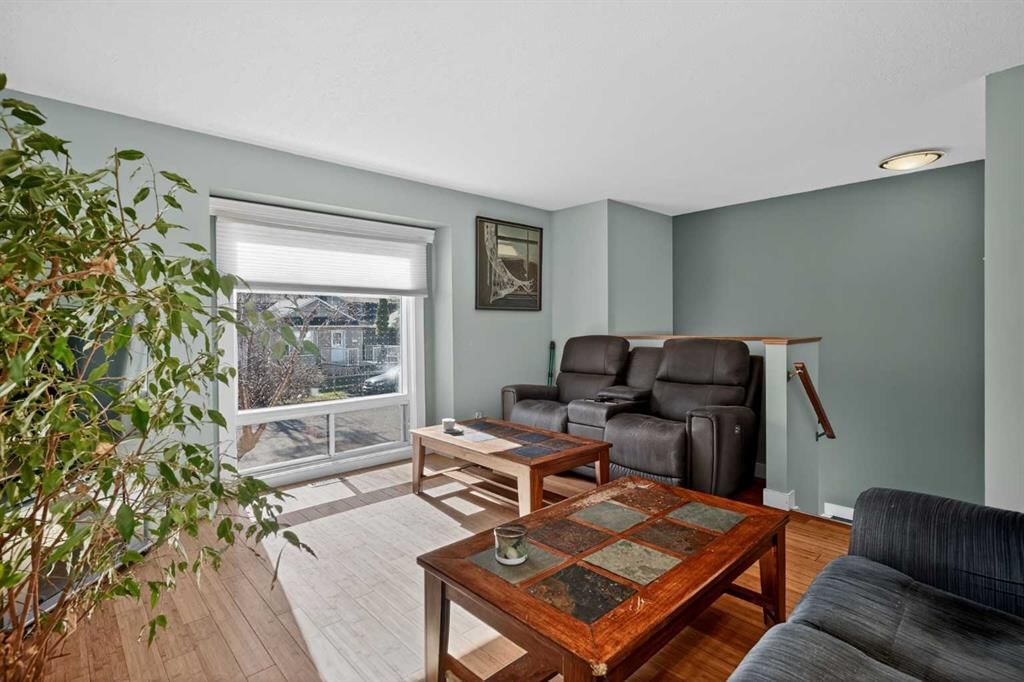 13 Taraglen Road NE, Calgary — photo 5 of 46