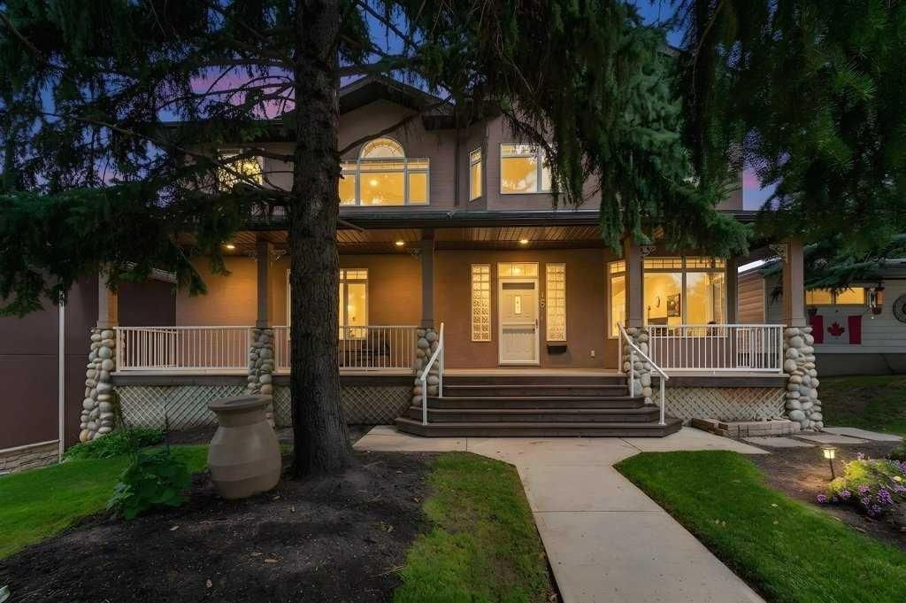 15 Rosery Drive NW, Calgary — main listing photo