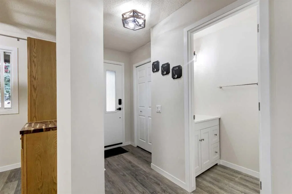 12, 310 Brookmere Road SW, Calgary — photo 4 of 34