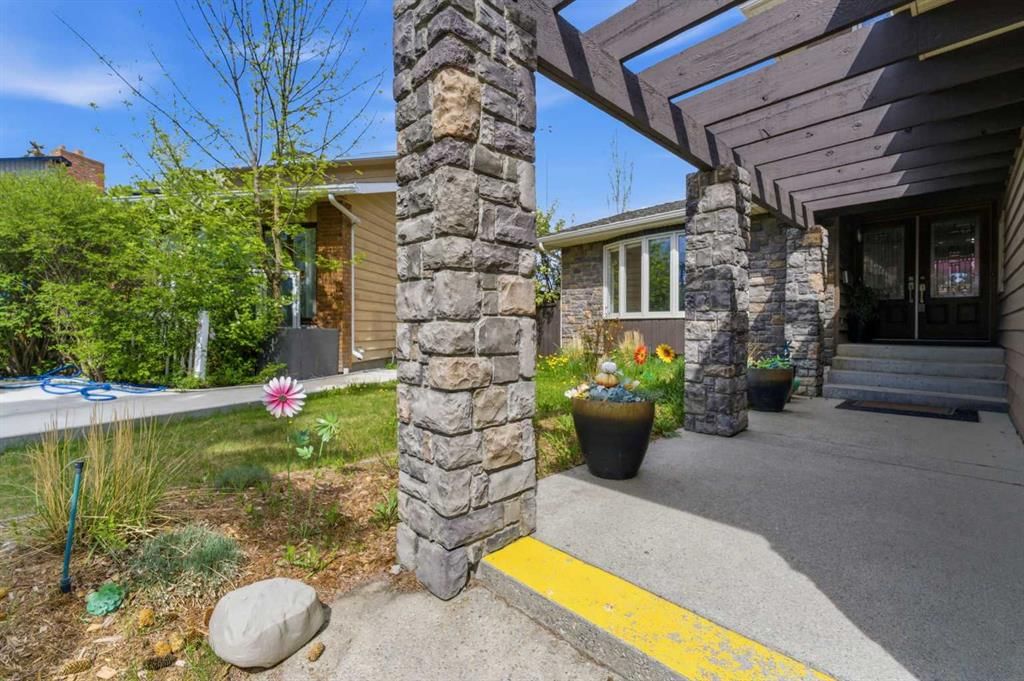 36 Varsity Estates Court NW, Calgary — photo 4 of 50