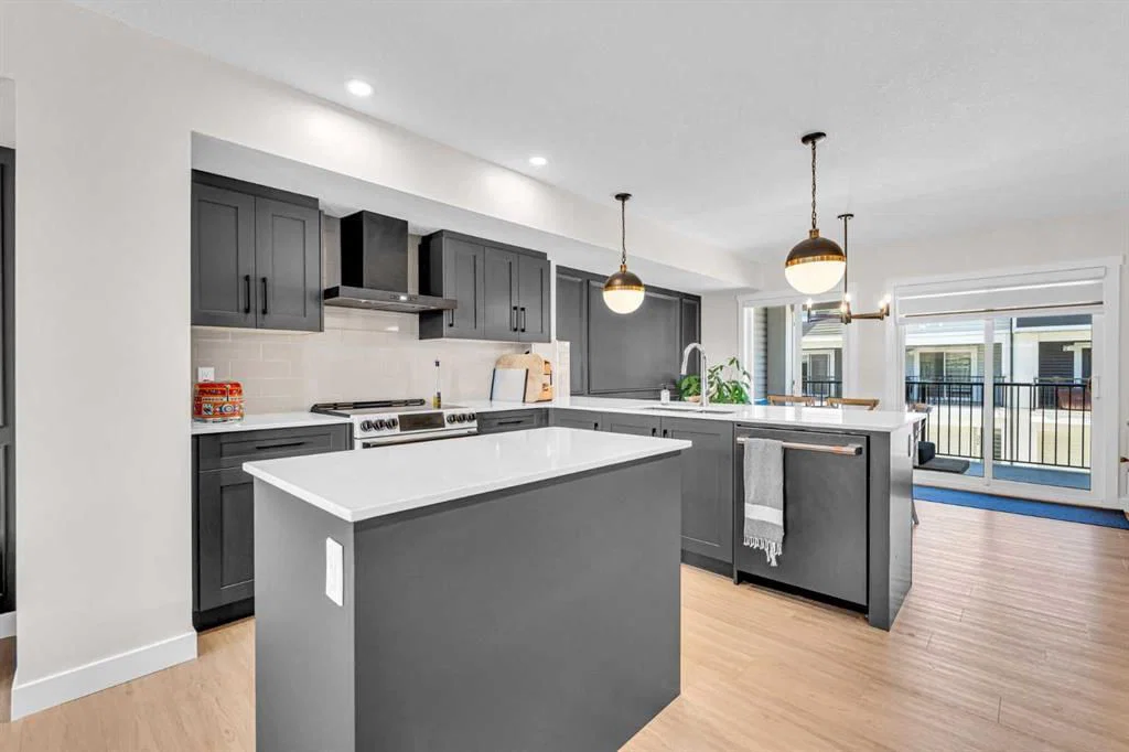 182 Belmont Street SW, Calgary — photo 3 of 32