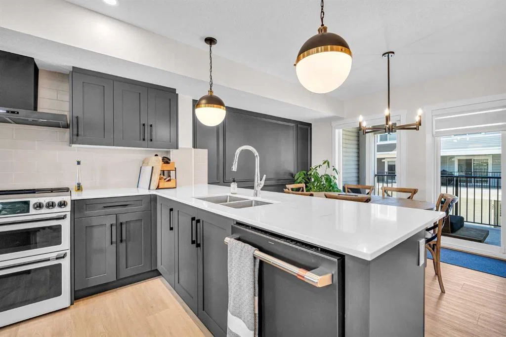 182 Belmont Street SW, Calgary — photo 4 of 32