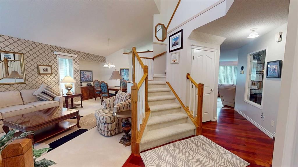 331 Douglas Woods Drive SE, Calgary — photo 3 of 28