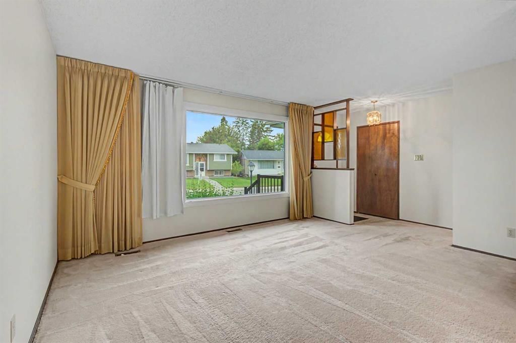 163 Lake Sylvan Close SE, Calgary — photo 4 of 36