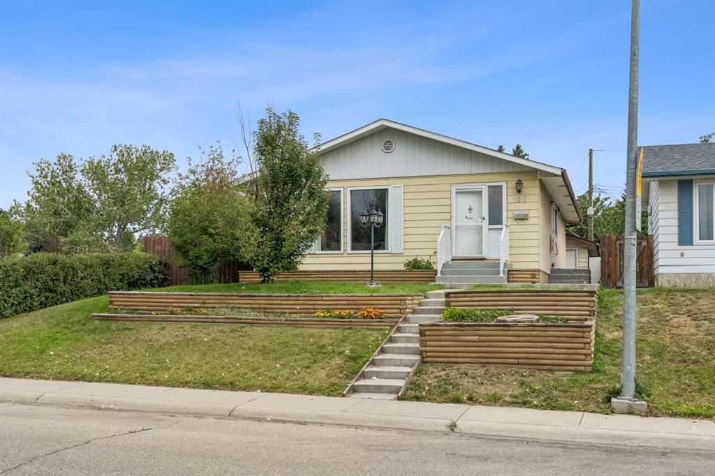 120 Huntington Green NE, Calgary — main listing photo